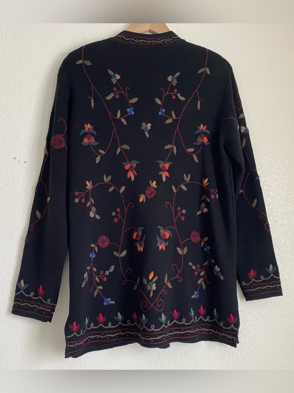 Vintage Mark, Fore & Strike floral embroidered Fig Vine button down cardigan, M - Picture 3 of 15